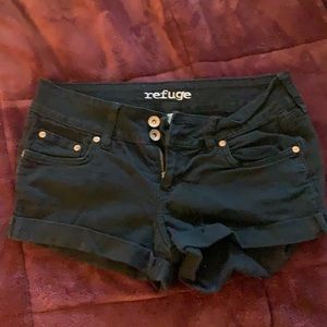 Black refuge shorts